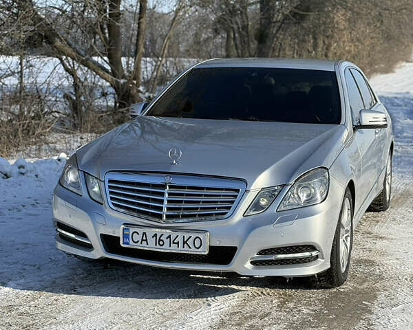 Сірий Мерседес Е-Клас, об'ємом двигуна 2.2 л та пробігом 328 тис. км за 12400 $, фото 1 на Automoto.ua