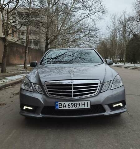 Сірий Мерседес Е-Клас, об'ємом двигуна 2.2 л та пробігом 333 тис. км за 11700 $, фото 1 на Automoto.ua