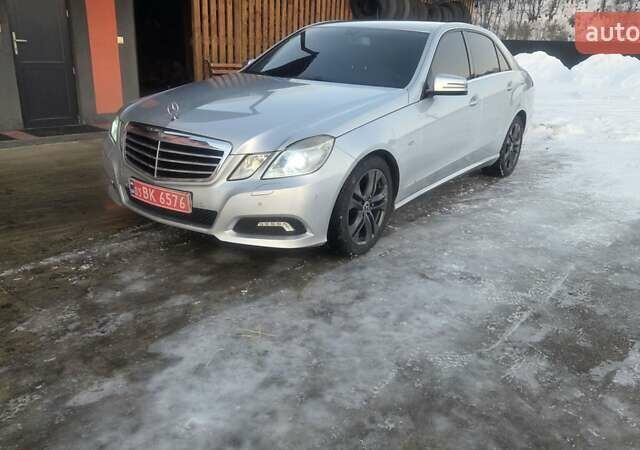 Серый Мерседес Е-Класс, объемом двигателя 2.2 л и пробегом 282 тыс. км за 10800 $, фото 1 на Automoto.ua