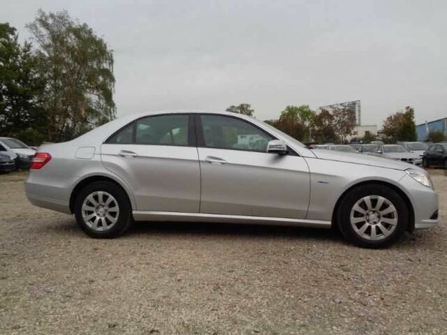 Серый Мерседес Е-Класс, объемом двигателя 2.1 л и пробегом 287 тыс. км за 9550 $, фото 1 на Automoto.ua