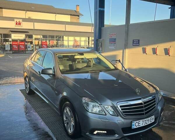 Серый Мерседес Е-Класс, объемом двигателя 2 л и пробегом 190 тыс. км за 10000 $, фото 1 на Automoto.ua