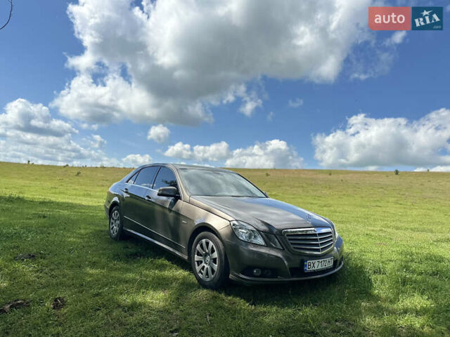 Серый Мерседес Е-Класс, объемом двигателя 2.2 л и пробегом 280 тыс. км за 11900 $, фото 1 на Automoto.ua