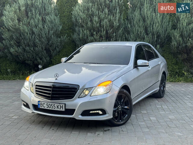 Сірий Мерседес Е-Клас, об'ємом двигуна 2.99 л та пробігом 215 тис. км за 13499 $, фото 1 на Automoto.ua