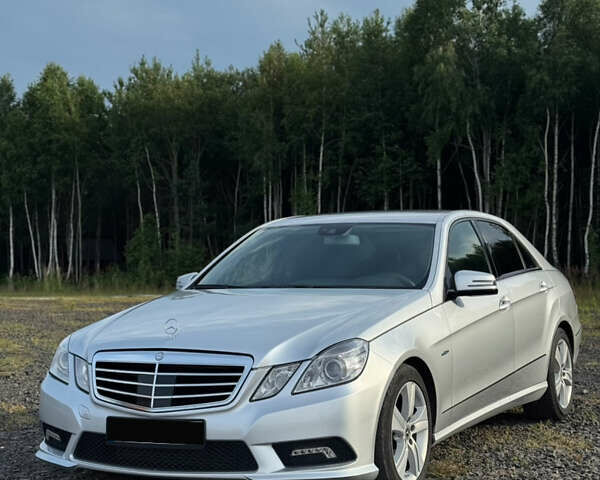 Сірий Мерседес Е-Клас, об'ємом двигуна 2.99 л та пробігом 250 тис. км за 13499 $, фото 1 на Automoto.ua