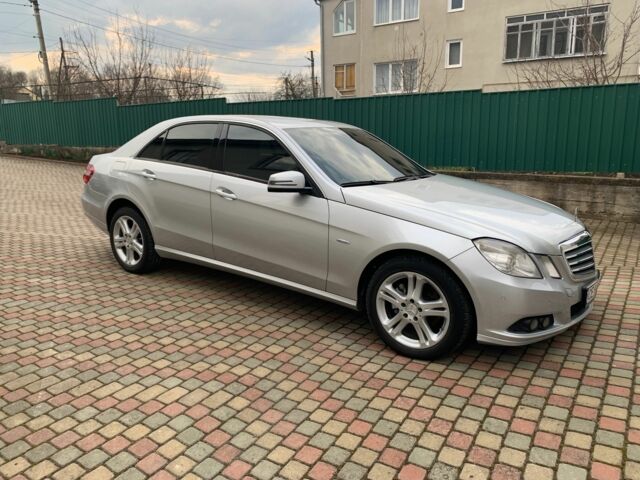Сірий Мерседес Е-Клас, об'ємом двигуна 2.1 л та пробігом 329 тис. км за 11500 $, фото 1 на Automoto.ua