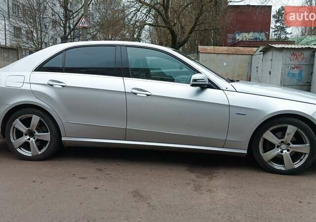Серый Мерседес Е-Класс, объемом двигателя 2.2 л и пробегом 420 тыс. км за 10800 $, фото 1 на Automoto.ua