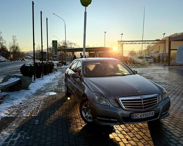 Сірий Мерседес Е-Клас, об'ємом двигуна 2.14 л та пробігом 230 тис. км за 13000 $, фото 1 на Automoto.ua