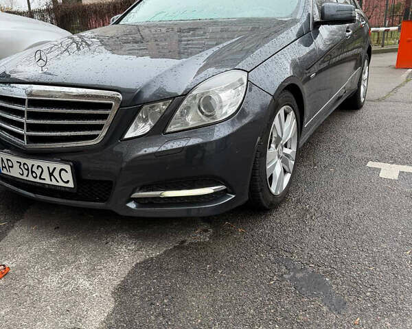 Серый Мерседес Е-Класс, объемом двигателя 0 л и пробегом 191 тыс. км за 11200 $, фото 1 на Automoto.ua