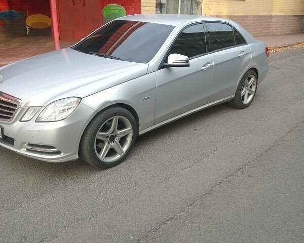 Серый Мерседес Е-Класс, объемом двигателя 1.8 л и пробегом 400 тыс. км за 9536 $, фото 1 на Automoto.ua