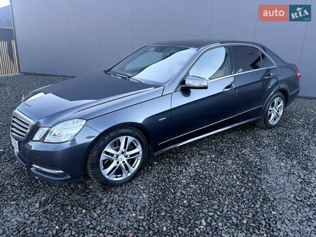 Серый Мерседес Е-Класс, объемом двигателя 2.1 л и пробегом 248 тыс. км за 13400 $, фото 1 на Automoto.ua