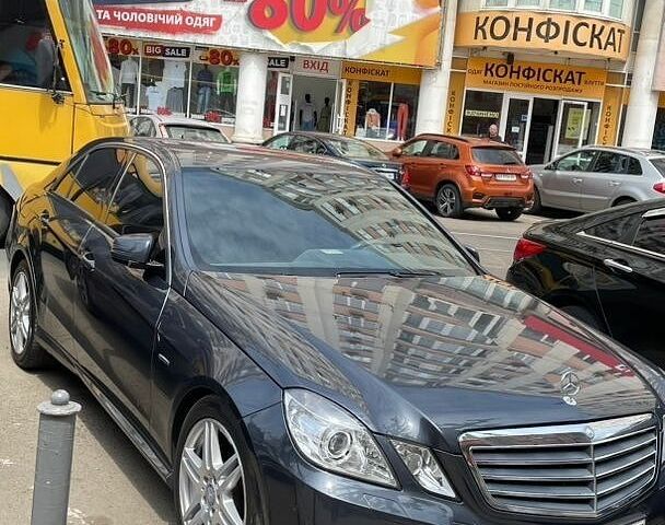 Сірий Мерседес Е-Клас, об'ємом двигуна 2.14 л та пробігом 130 тис. км за 17999 $, фото 1 на Automoto.ua