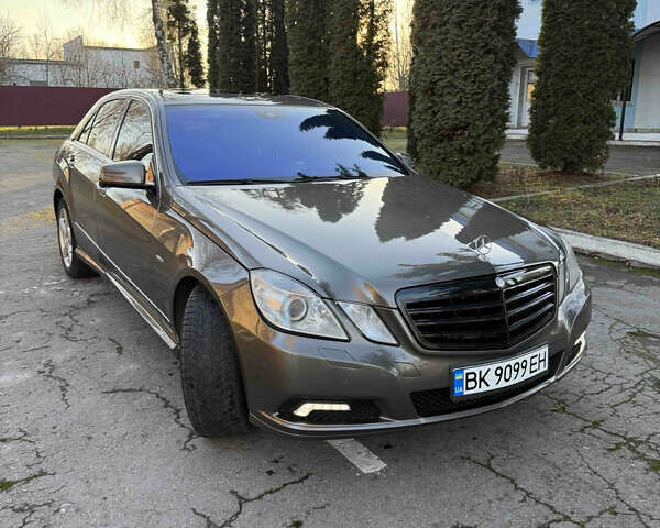 Сірий Мерседес Е-Клас, об'ємом двигуна 2.14 л та пробігом 385 тис. км за 10500 $, фото 1 на Automoto.ua