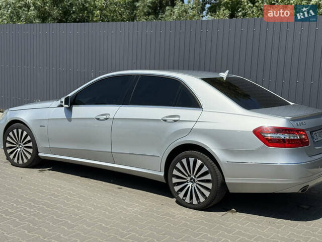 Серый Мерседес Е-Класс, объемом двигателя 2.99 л и пробегом 283 тыс. км за 13500 $, фото 1 на Automoto.ua
