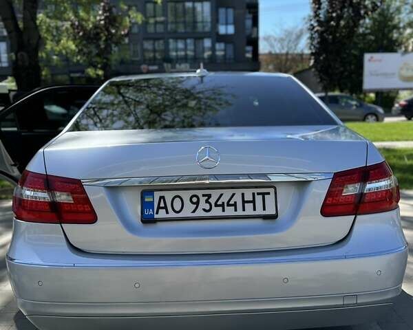 Сірий Мерседес Е-Клас, об'ємом двигуна 2.1 л та пробігом 270 тис. км за 9990 $, фото 1 на Automoto.ua