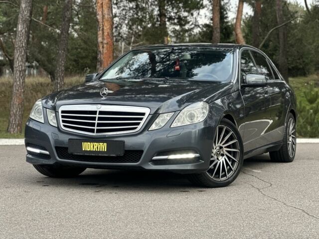 Сірий Мерседес Е-Клас, об'ємом двигуна 2.1 л та пробігом 293 тис. км за 11500 $, фото 1 на Automoto.ua