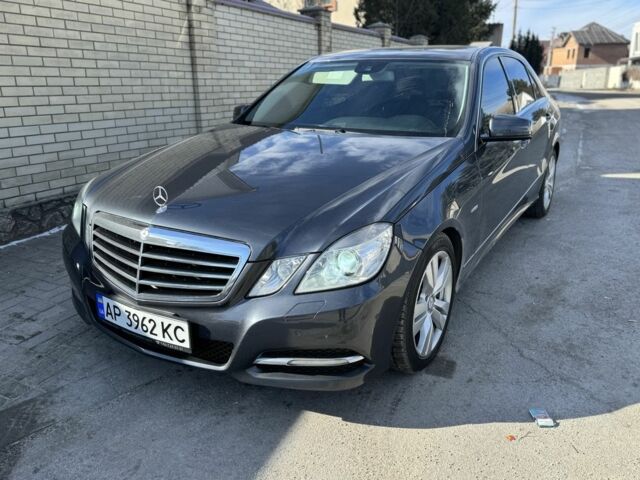 Серый Мерседес Е-Класс, объемом двигателя 2.1 л и пробегом 189 тыс. км за 12300 $, фото 1 на Automoto.ua