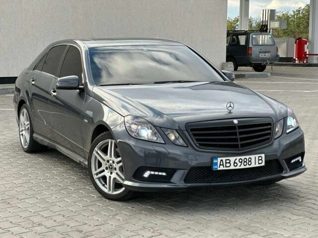 Серый Мерседес Е-Класс, объемом двигателя 2.1 л и пробегом 290 тыс. км за 14000 $, фото 1 на Automoto.ua