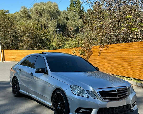 Сірий Мерседес Е-Клас, об'ємом двигуна 3.5 л та пробігом 132 тис. км за 18900 $, фото 1 на Automoto.ua