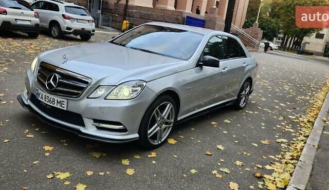 Сірий Мерседес Е-Клас, об'ємом двигуна 1.8 л та пробігом 260 тис. км за 12200 $, фото 1 на Automoto.ua