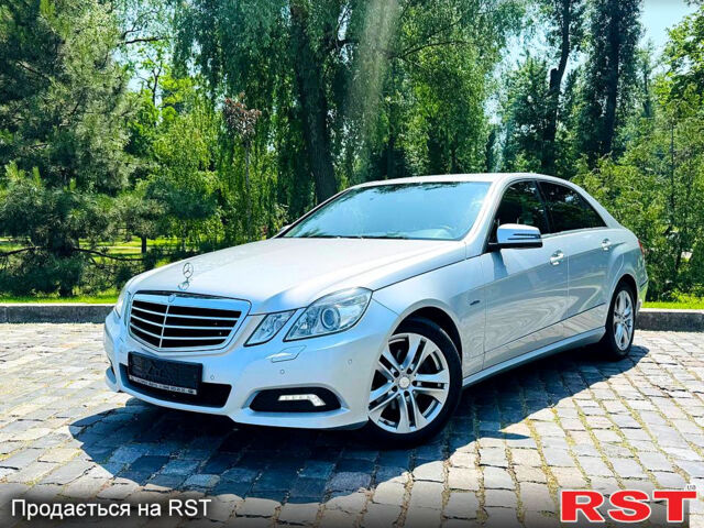 Серый Мерседес Е-Класс, объемом двигателя 1.8 л и пробегом 215 тыс. км за 11999 $, фото 1 на Automoto.ua