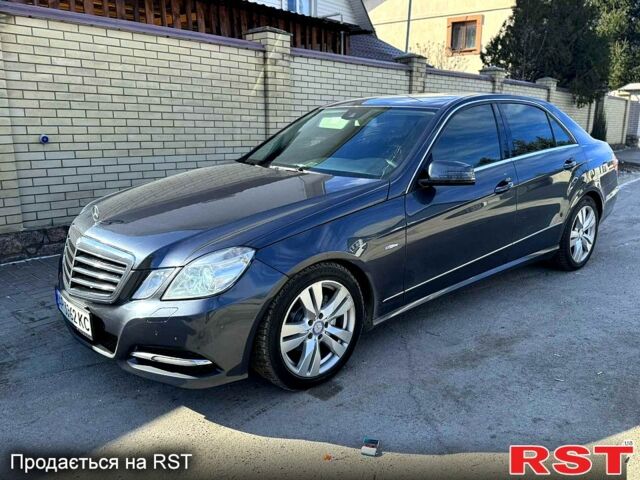 Серый Мерседес Е-Класс, объемом двигателя 2.1 л и пробегом 18600 тыс. км за 13800 $, фото 1 на Automoto.ua