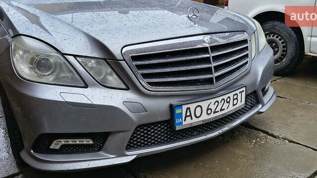 Серый Мерседес Е-Класс, объемом двигателя 2.2 л и пробегом 300 тыс. км за 11000 $, фото 1 на Automoto.ua