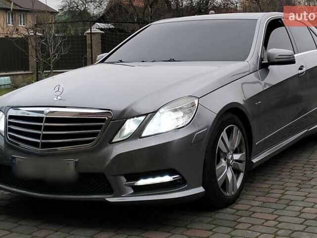 Серый Мерседес Е-Класс, объемом двигателя 2.99 л и пробегом 229 тыс. км за 16000 $, фото 1 на Automoto.ua