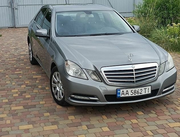 Сірий Мерседес Е-Клас, об'ємом двигуна 2.2 л та пробігом 283 тис. км за 12000 $, фото 1 на Automoto.ua