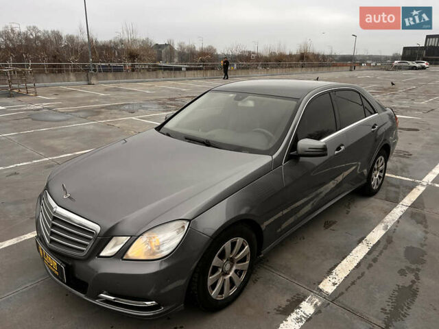 Серый Мерседес Е-Класс, объемом двигателя 2.2 л и пробегом 167 тыс. км за 15500 $, фото 1 на Automoto.ua