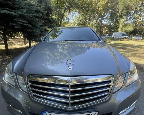 Серый Мерседес Е-Класс, объемом двигателя 2.2 л и пробегом 320 тыс. км за 14500 $, фото 1 на Automoto.ua