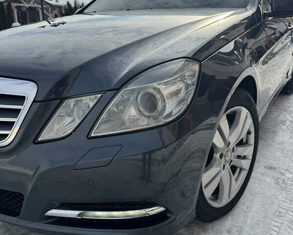 Сірий Мерседес Е-Клас, об'ємом двигуна 2.2 л та пробігом 290 тис. км за 14500 $, фото 1 на Automoto.ua