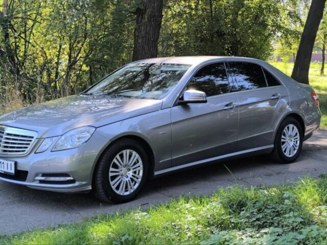 Серый Мерседес Е-Класс, объемом двигателя 2.1 л и пробегом 242 тыс. км за 13500 $, фото 1 на Automoto.ua