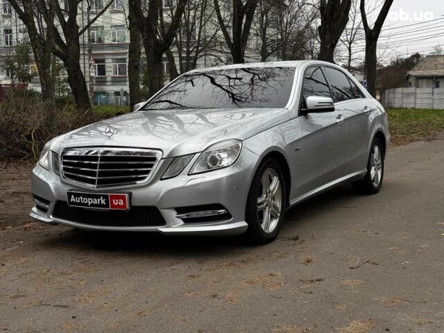 Серый Мерседес Е-Класс, объемом двигателя 2.2 л и пробегом 248 тыс. км за 12490 $, фото 1 на Automoto.ua
