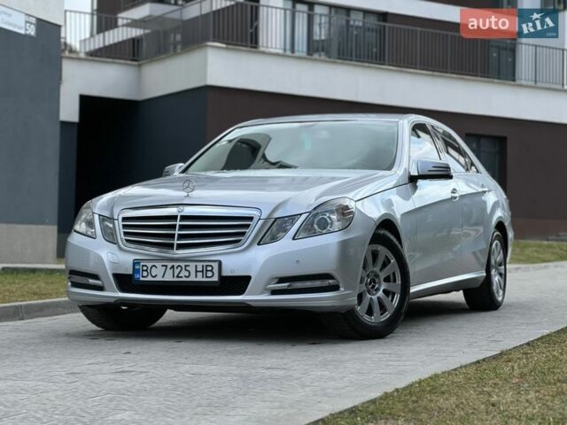 Серый Мерседес Е-Класс, объемом двигателя 2.2 л и пробегом 275 тыс. км за 10900 $, фото 1 на Automoto.ua