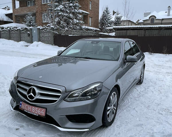 Серый Мерседес Е-Класс, объемом двигателя 2.2 л и пробегом 155 тыс. км за 18950 $, фото 1 на Automoto.ua