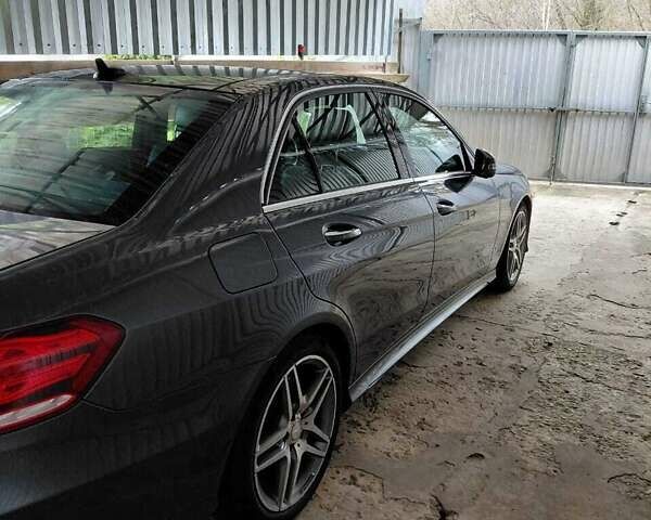 Серый Мерседес Е-Класс, объемом двигателя 3 л и пробегом 119 тыс. км за 30000 $, фото 1 на Automoto.ua