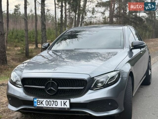 Серый Мерседес Е-Класс, объемом двигателя 1.95 л и пробегом 135 тыс. км за 22850 $, фото 1 на Automoto.ua