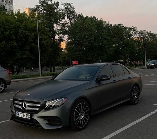 Серый Мерседес Е-Класс, объемом двигателя 1.99 л и пробегом 114 тыс. км за 25000 $, фото 1 на Automoto.ua