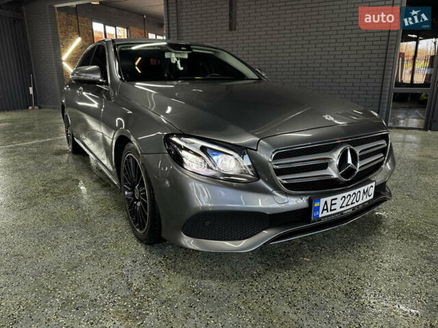 Сірий Мерседес Е-Клас, об'ємом двигуна 1.95 л та пробігом 165 тис. км за 28500 $, фото 1 на Automoto.ua