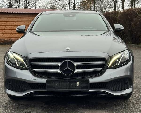 Сірий Мерседес Е-Клас, об'ємом двигуна 1.95 л та пробігом 166 тис. км за 26900 $, фото 1 на Automoto.ua