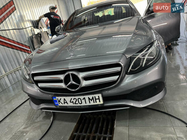 Серый Мерседес Е-Класс, объемом двигателя 1.95 л и пробегом 250 тыс. км за 26500 $, фото 1 на Automoto.ua
