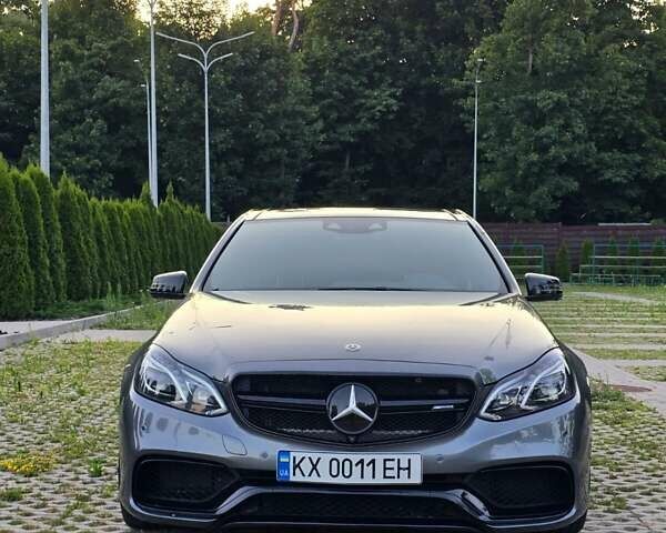 Сірий Мерседес Е-Клас, об'ємом двигуна 5.46 л та пробігом 88 тис. км за 59000 $, фото 1 на Automoto.ua