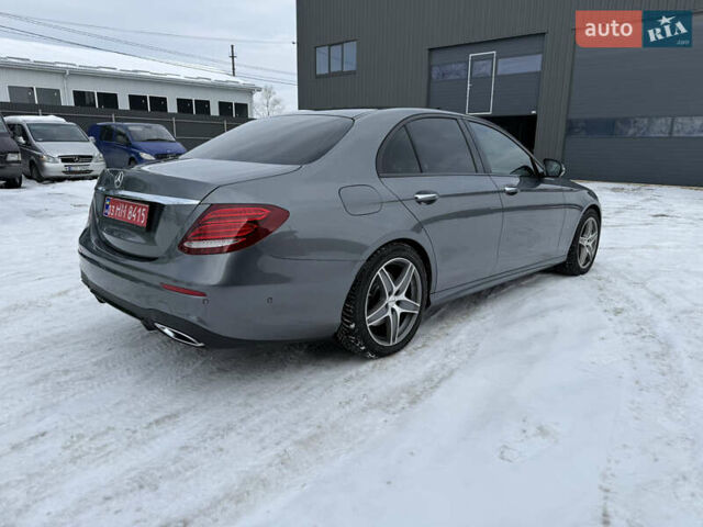 Серый Мерседес Е-Класс, объемом двигателя 0 л и пробегом 212 тыс. км за 31200 $, фото 1 на Automoto.ua