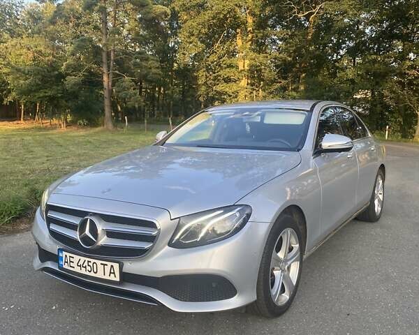 Серый Мерседес Е-Класс, объемом двигателя 3 л и пробегом 189 тыс. км за 26500 $, фото 1 на Automoto.ua