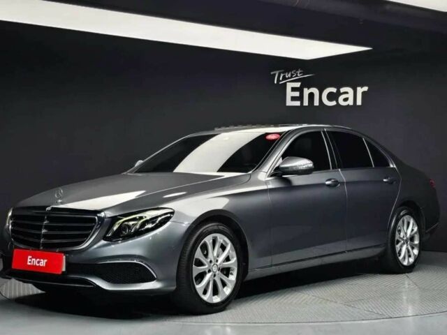 Сірий Мерседес Е-Клас, об'ємом двигуна 2 л та пробігом 120 тис. км за 13400 $, фото 1 на Automoto.ua