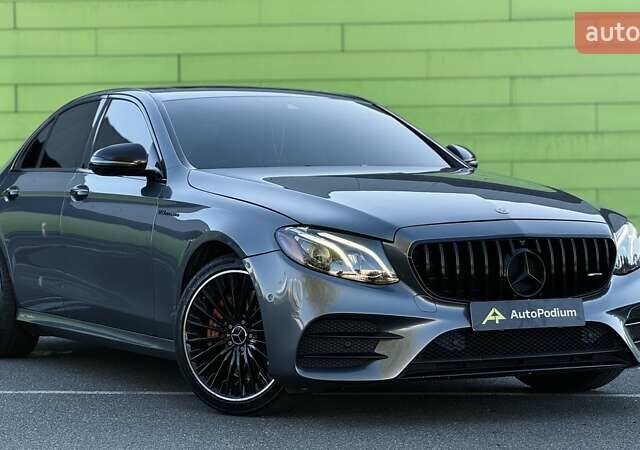 Сірий Мерседес Е-Клас, об'ємом двигуна 1.99 л та пробігом 181 тис. км за 28499 $, фото 1 на Automoto.ua