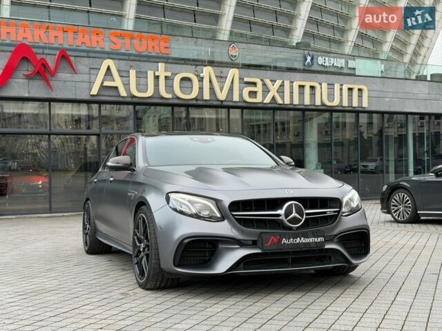 Сірий Мерседес Е-Клас, об'ємом двигуна 3.98 л та пробігом 69 тис. км за 67900 $, фото 1 на Automoto.ua