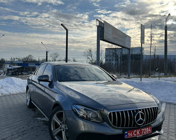 Сірий Мерседес Е-Клас, об'ємом двигуна 2 л та пробігом 151 тис. км за 28300 $, фото 1 на Automoto.ua