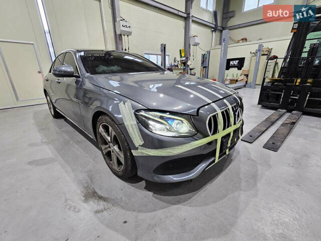 Серый Мерседес Е-Класс, объемом двигателя 2 л и пробегом 149 тыс. км за 20300 $, фото 1 на Automoto.ua