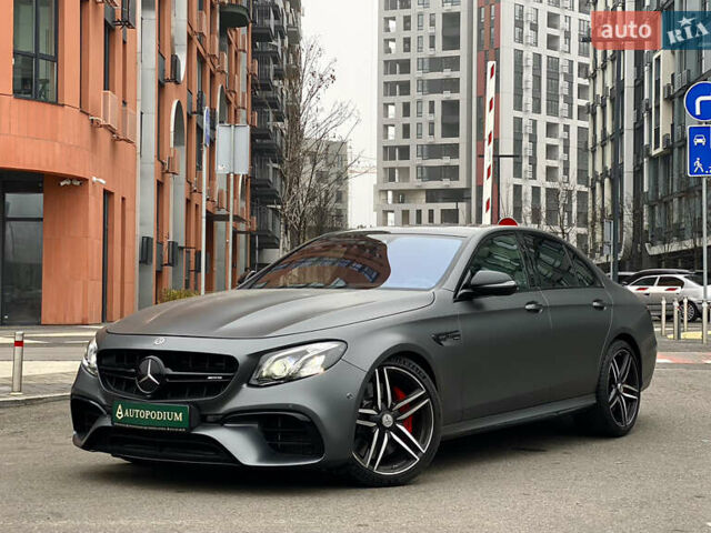 Серый Мерседес Е-Класс, объемом двигателя 3.98 л и пробегом 55 тыс. км за 72990 $, фото 1 на Automoto.ua